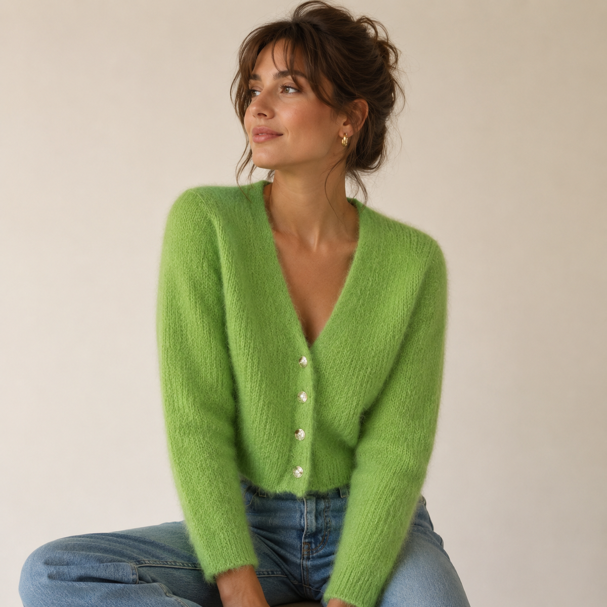 Gilet Court en Maille Douce et Duveteuse Col V et Manches Longues