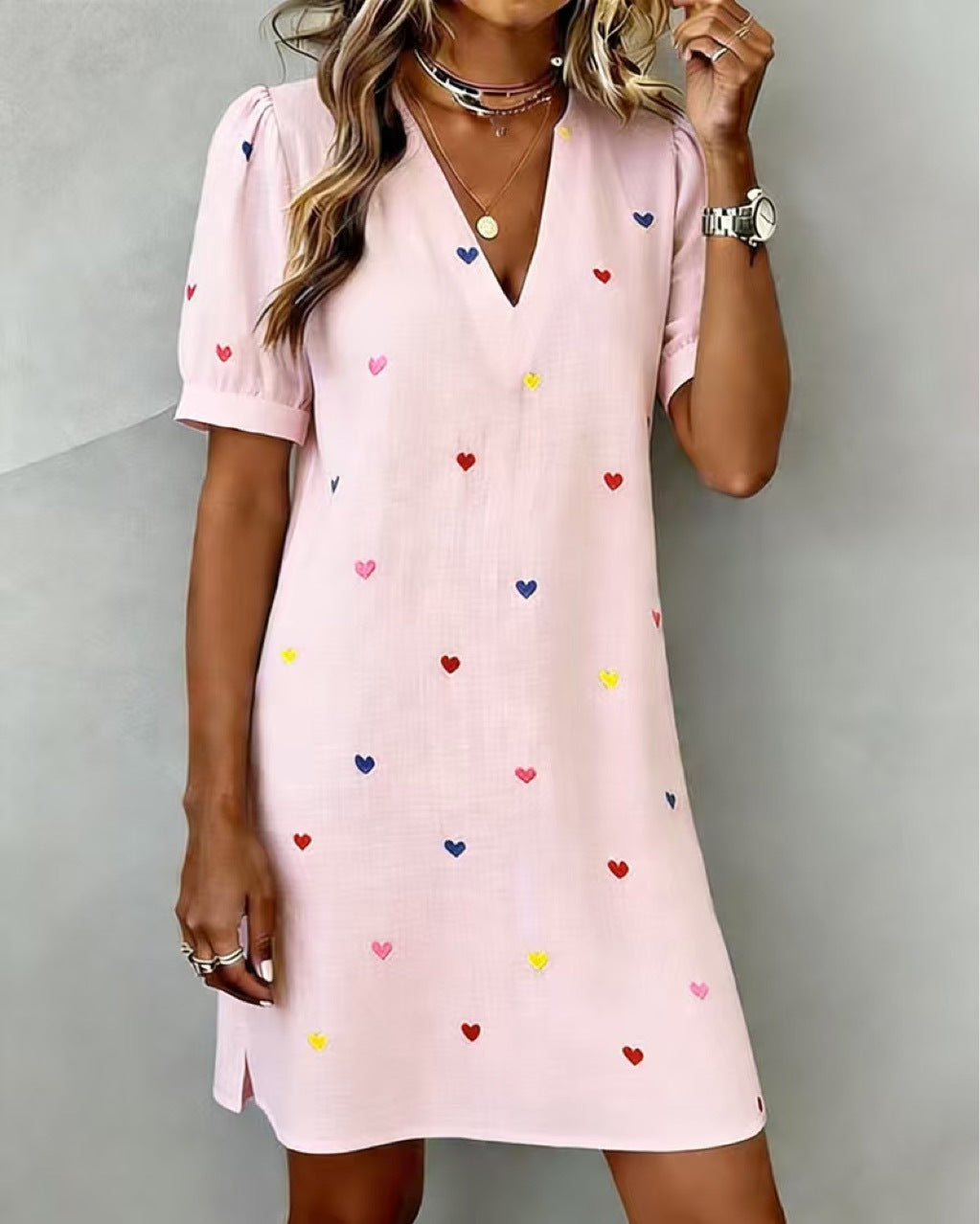 Robe Brodée à Col V Manches Courtes Bouffantes