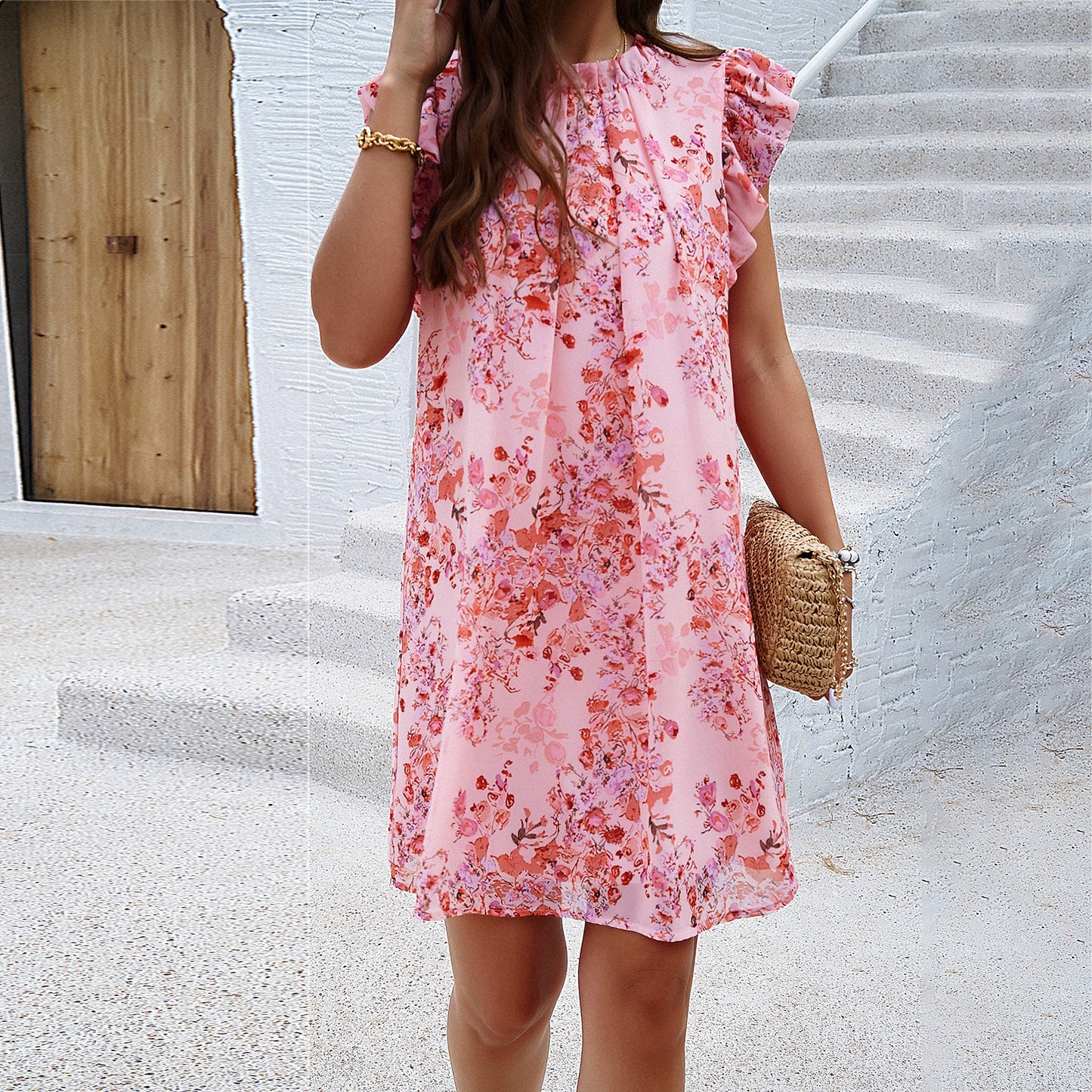 Robe Courte Fleurie Rose à Col Montant Manches Volantées