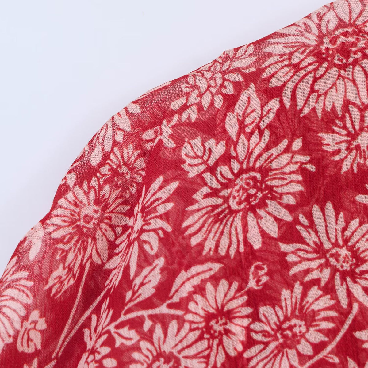 Robe Midi Fleurie Rouge à Col Noué Manches Volantées