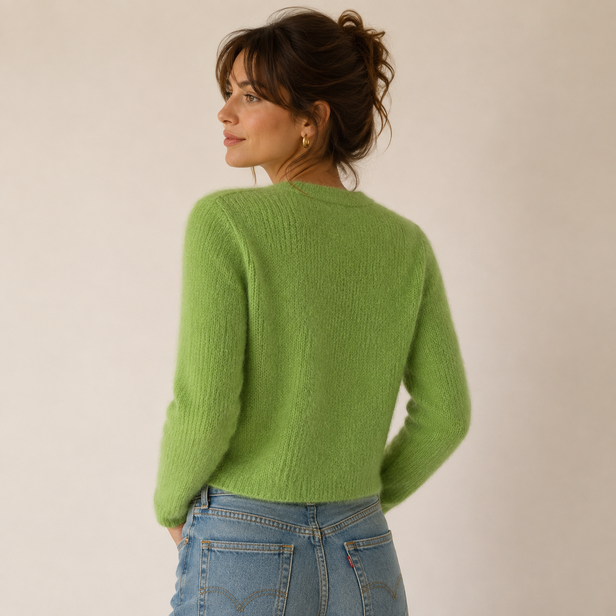 Gilet Court en Maille Douce et Duveteuse Col V et Manches Longues